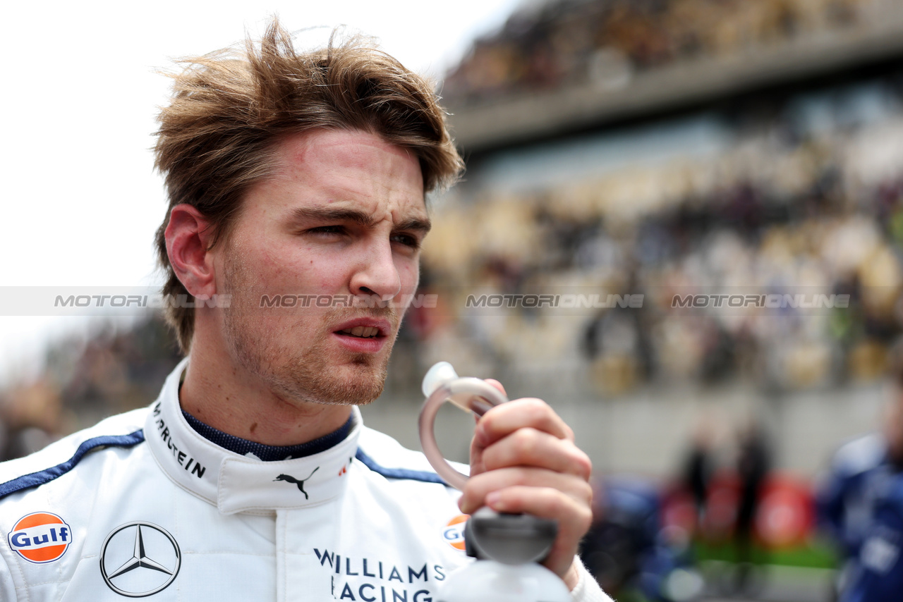 GP CINA, Logan Sargeant (USA) Williams Racing on the grid.

20.04.2024. Formula 1 World Championship, Rd 5, Chinese Grand Prix, Shanghai, China, Sprint e Qualifiche Day.

- www.xpbimages.com, EMail: requests@xpbimages.com © Copyright: Bearne / XPB Images