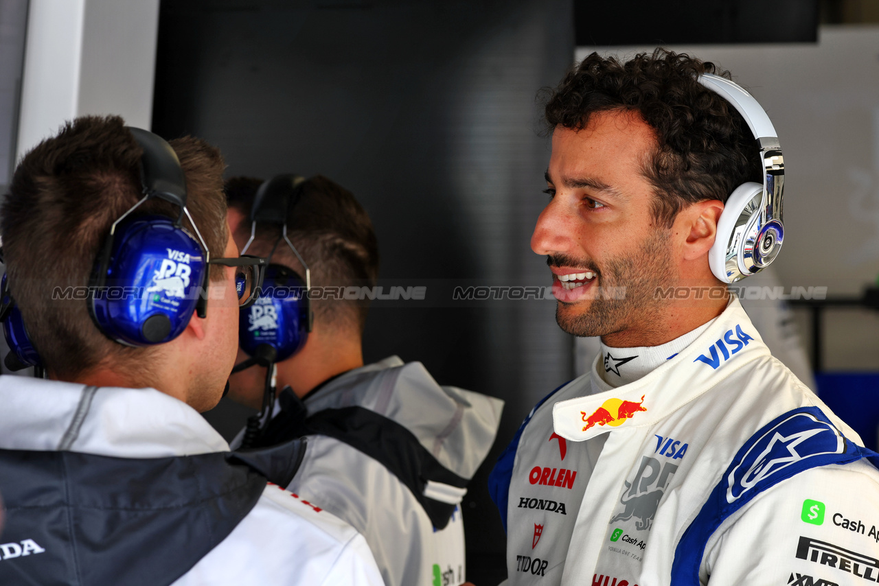 GP CINA, Daniel Ricciardo (AUS) RB.

20.04.2024. Formula 1 World Championship, Rd 5, Chinese Grand Prix, Shanghai, China, Sprint e Qualifiche Day.

 - www.xpbimages.com, EMail: requests@xpbimages.com © Copyright: Coates / XPB Images