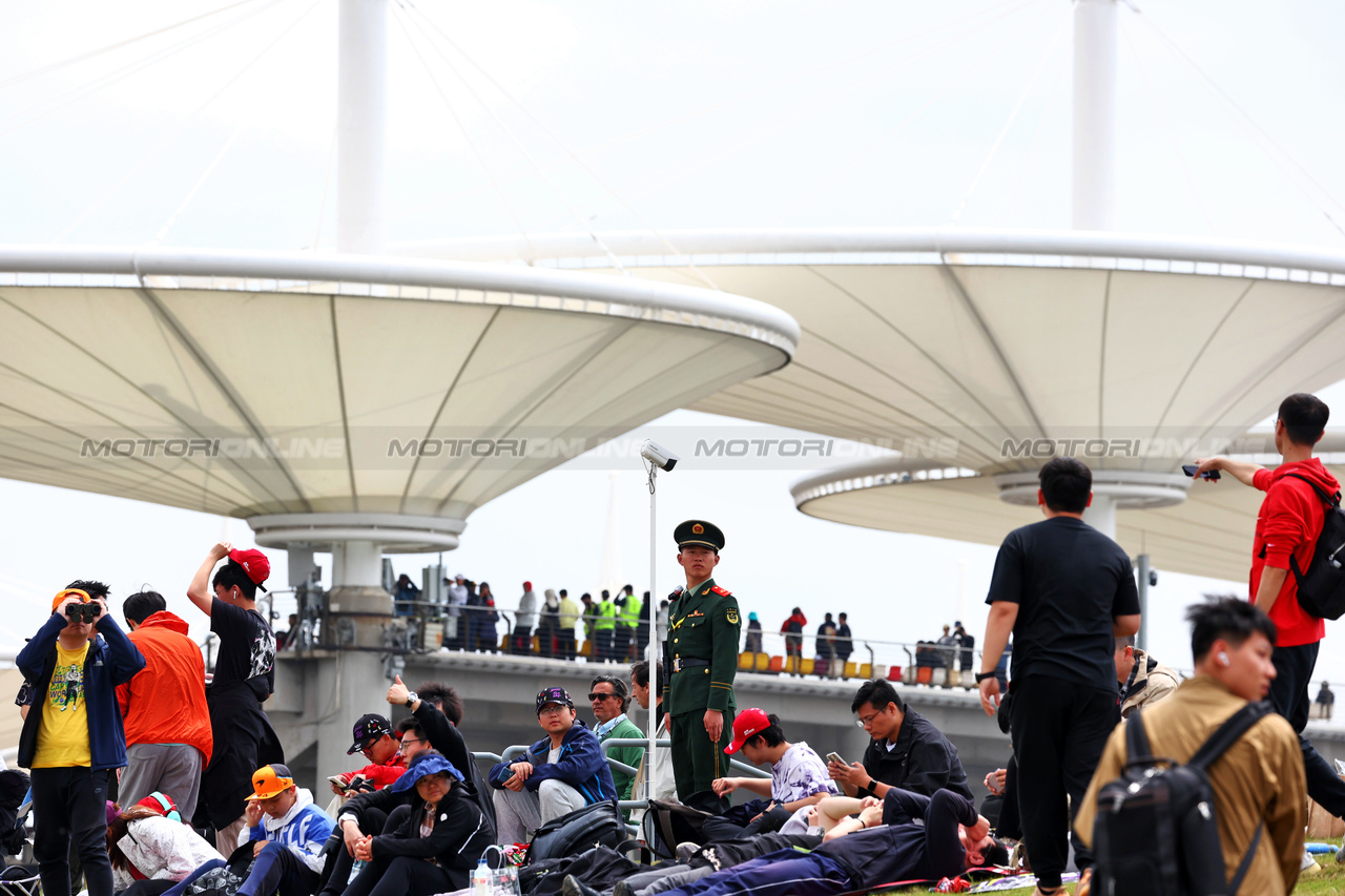 GP CINA, Circuit Atmosfera - fans.

20.04.2024. Formula 1 World Championship, Rd 5, Chinese Grand Prix, Shanghai, China, Sprint e Qualifiche Day.

 - www.xpbimages.com, EMail: requests@xpbimages.com © Copyright: Coates / XPB Images