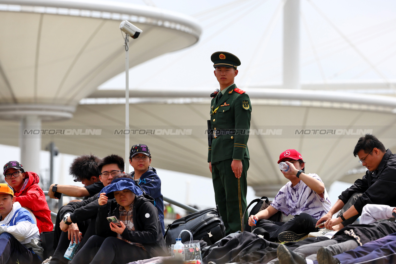 GP CINA, Circuit Atmosfera - fans.

20.04.2024. Formula 1 World Championship, Rd 5, Chinese Grand Prix, Shanghai, China, Sprint e Qualifiche Day.

 - www.xpbimages.com, EMail: requests@xpbimages.com © Copyright: Coates / XPB Images