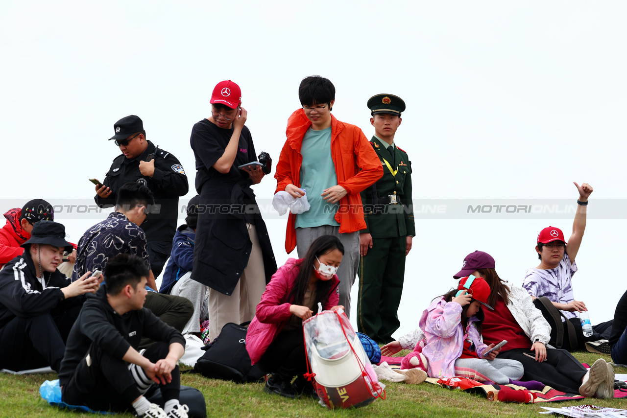 GP CINA, Circuit Atmosfera - fans.

20.04.2024. Formula 1 World Championship, Rd 5, Chinese Grand Prix, Shanghai, China, Sprint e Qualifiche Day.

 - www.xpbimages.com, EMail: requests@xpbimages.com © Copyright: Coates / XPB Images