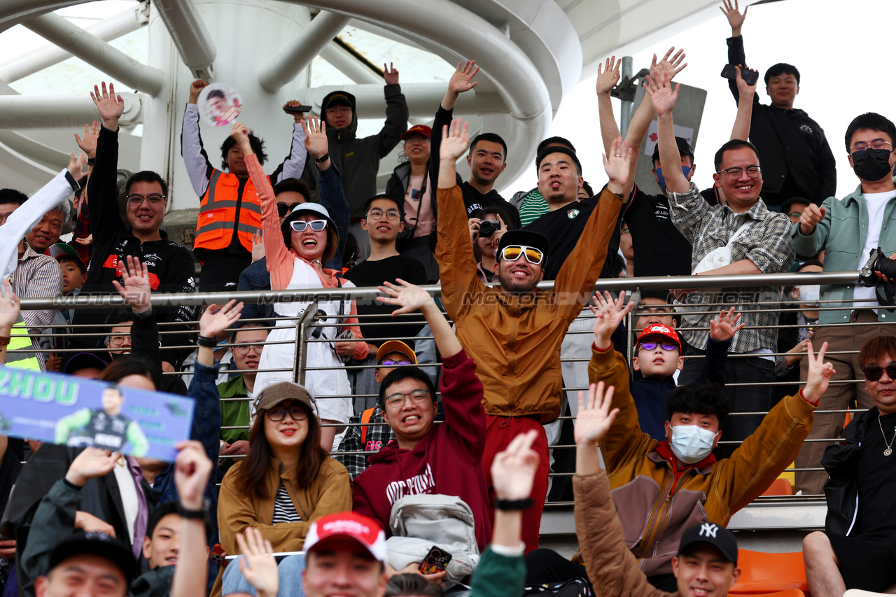 GP CINA, Circuit Atmosfera - fans in the grandstand.

20.04.2024. Formula 1 World Championship, Rd 5, Chinese Grand Prix, Shanghai, China, Sprint e Qualifiche Day.

 - www.xpbimages.com, EMail: requests@xpbimages.com © Copyright: Coates / XPB Images