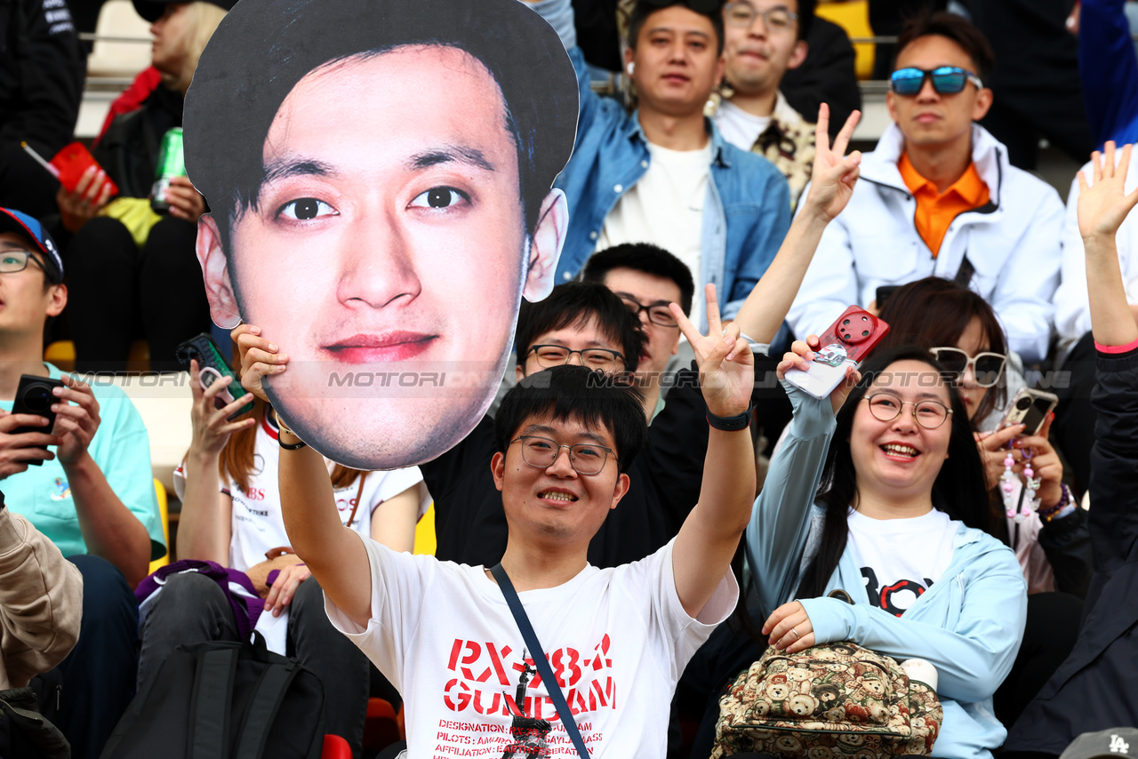 GP CINA, Circuit Atmosfera - fans in the grandstand.

20.04.2024. Formula 1 World Championship, Rd 5, Chinese Grand Prix, Shanghai, China, Sprint e Qualifiche Day.

 - www.xpbimages.com, EMail: requests@xpbimages.com © Copyright: Coates / XPB Images