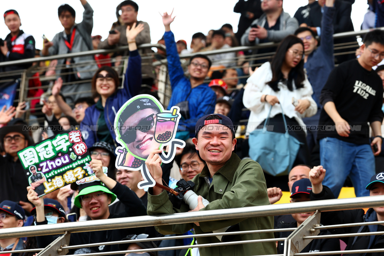 GP CINA, Circuit Atmosfera - fans in the grandstand.

20.04.2024. Formula 1 World Championship, Rd 5, Chinese Grand Prix, Shanghai, China, Sprint e Qualifiche Day.

 - www.xpbimages.com, EMail: requests@xpbimages.com © Copyright: Coates / XPB Images