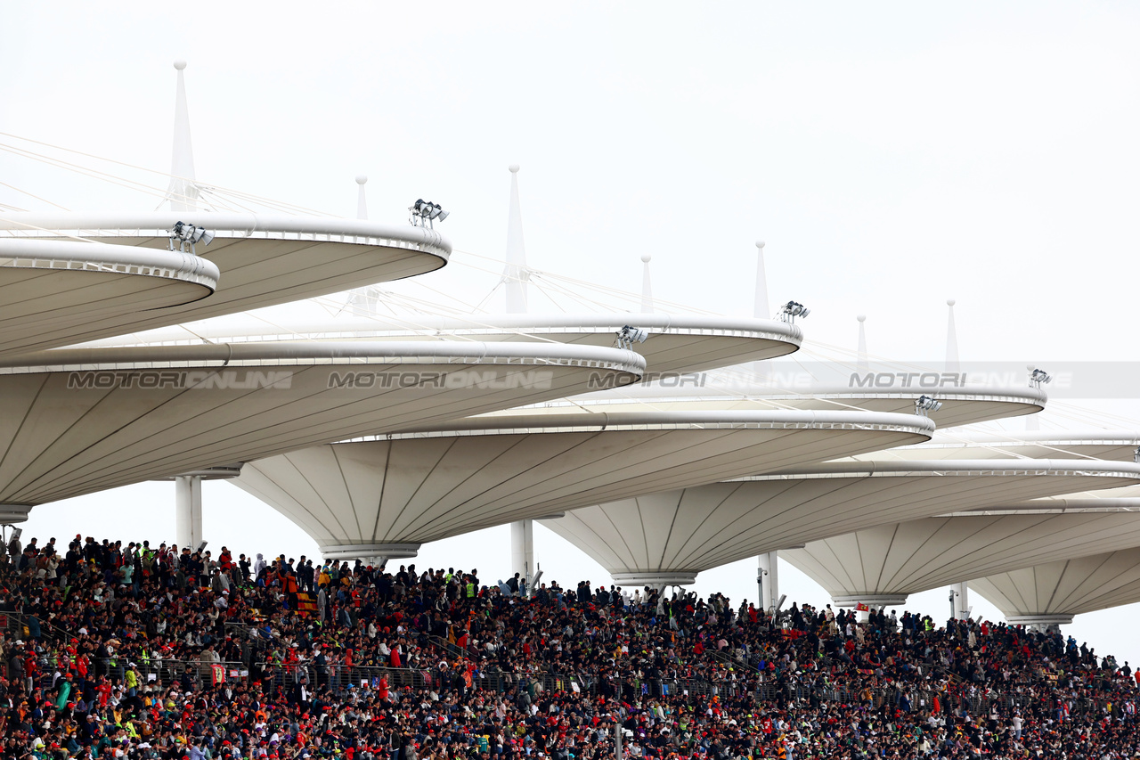 GP CINA, Circuit Atmosfera - fans in the grandstand.

20.04.2024. Formula 1 World Championship, Rd 5, Chinese Grand Prix, Shanghai, China, Sprint e Qualifiche Day.

 - www.xpbimages.com, EMail: requests@xpbimages.com © Copyright: Coates / XPB Images