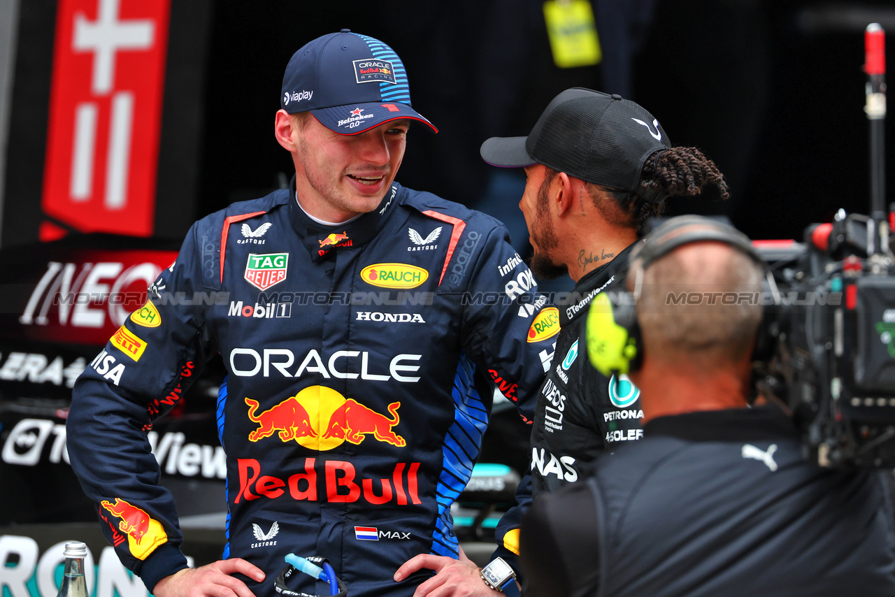 GP CINA, (L to R): Winner Max Verstappen (NLD) Red Bull Racing with second placed Lewis Hamilton (GBR) Mercedes AMG F1 in Sprint parc ferme.

20.04.2024. Formula 1 World Championship, Rd 5, Chinese Grand Prix, Shanghai, China, Sprint e Qualifiche Day.

 - www.xpbimages.com, EMail: requests@xpbimages.com © Copyright: Coates / XPB Images