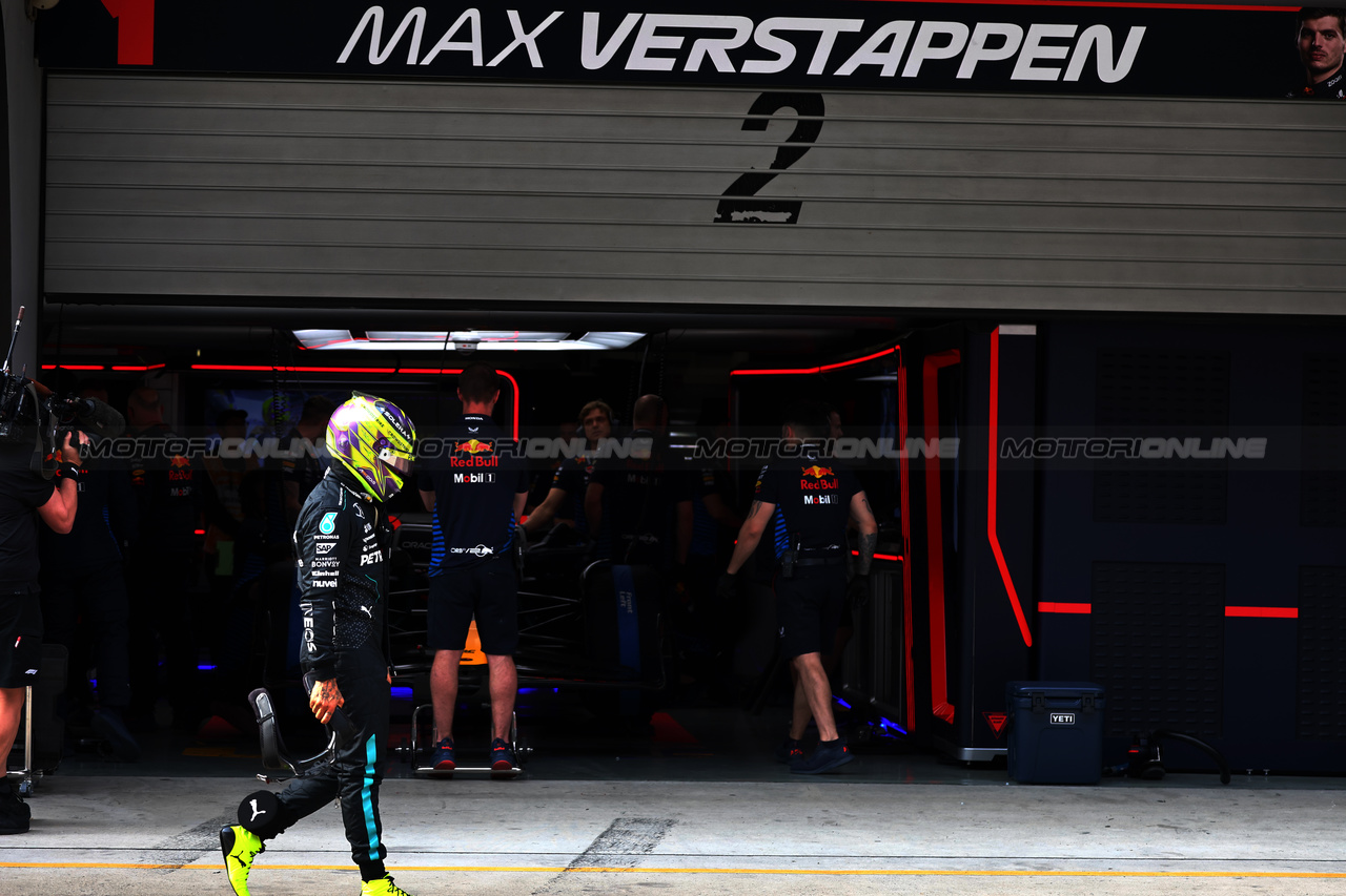 GP CINA, Lewis Hamilton (GBR) Mercedes AMG F1.

20.04.2024. Formula 1 World Championship, Rd 5, Chinese Grand Prix, Shanghai, China, Sprint e Qualifiche Day.

- www.xpbimages.com, EMail: requests@xpbimages.com © Copyright: Batchelor / XPB Images