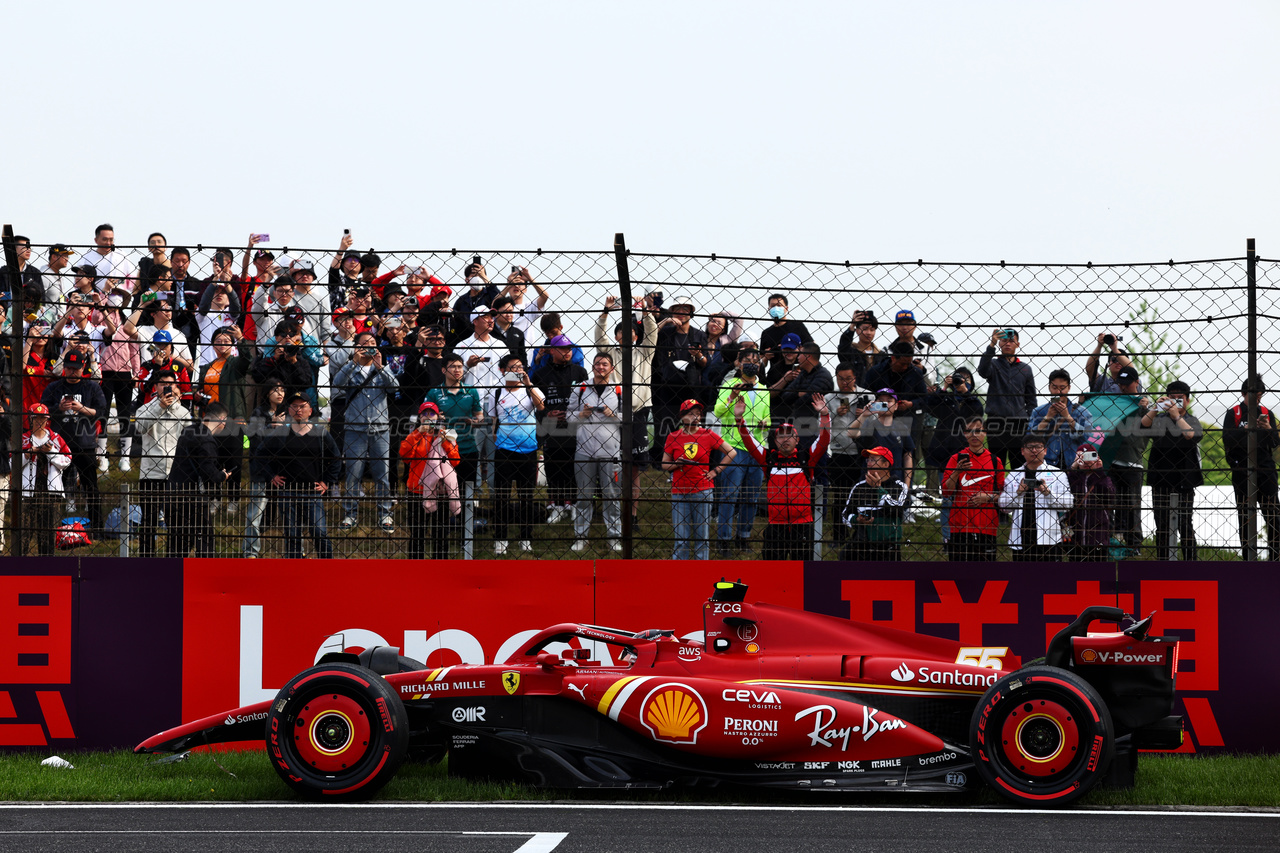 GP CINA, Carlos Sainz Jr (ESP) Ferrari SF-24 crashed during qualifying.

20.04.2024. Formula 1 World Championship, Rd 5, Chinese Grand Prix, Shanghai, China, Sprint e Qualifiche Day.

- www.xpbimages.com, EMail: requests@xpbimages.com © Copyright: Batchelor / XPB Images