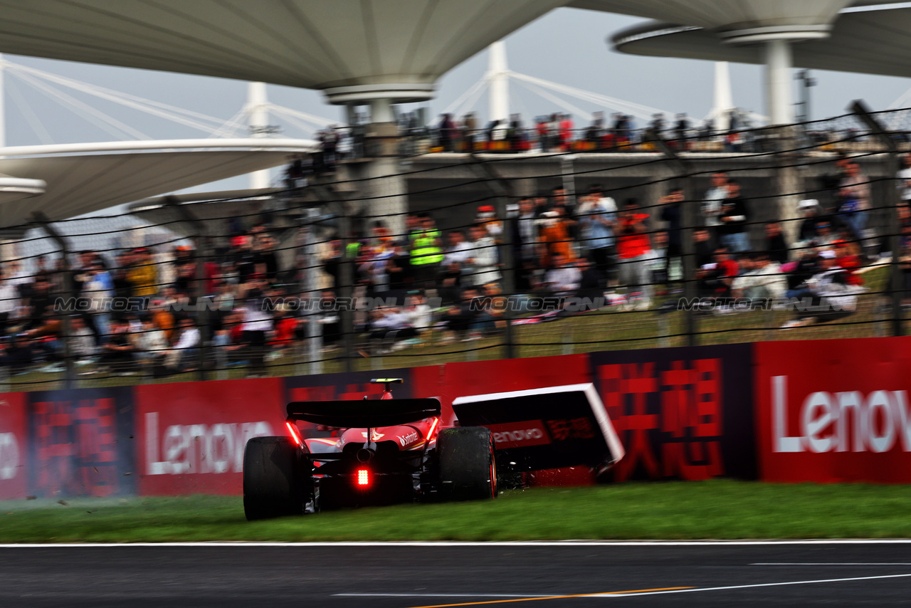 GP CINA, Carlos Sainz Jr (ESP) Ferrari SF-24 crashed during qualifying.

20.04.2024. Formula 1 World Championship, Rd 5, Chinese Grand Prix, Shanghai, China, Sprint e Qualifiche Day.

- www.xpbimages.com, EMail: requests@xpbimages.com © Copyright: Batchelor / XPB Images