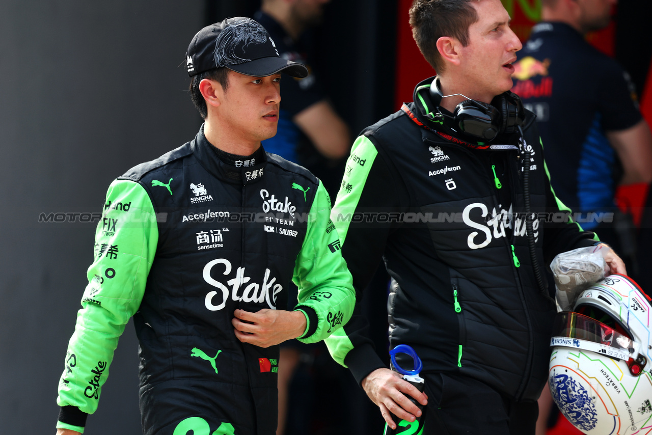 GP CINA, Zhou Guanyu (CHN) Sauber.

20.04.2024. Formula 1 World Championship, Rd 5, Chinese Grand Prix, Shanghai, China, Sprint e Qualifiche Day.

- www.xpbimages.com, EMail: requests@xpbimages.com © Copyright: Batchelor / XPB Images