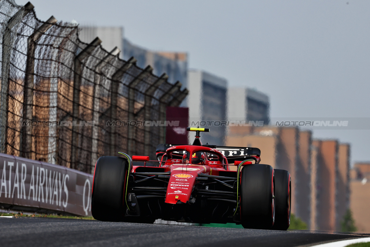 GP CINA, Carlos Sainz Jr (ESP) Ferrari SF-24 with a broken front wing in qualifying.

20.04.2024. Formula 1 World Championship, Rd 5, Chinese Grand Prix, Shanghai, China, Sprint e Qualifiche Day.

- www.xpbimages.com, EMail: requests@xpbimages.com © Copyright: Batchelor / XPB Images