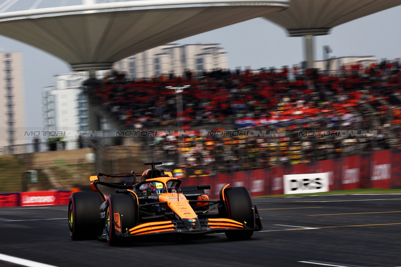 GP CINA, Oscar Piastri (AUS) McLaren MCL38.

20.04.2024. Formula 1 World Championship, Rd 5, Chinese Grand Prix, Shanghai, China, Sprint e Qualifiche Day.

- www.xpbimages.com, EMail: requests@xpbimages.com © Copyright: Batchelor / XPB Images