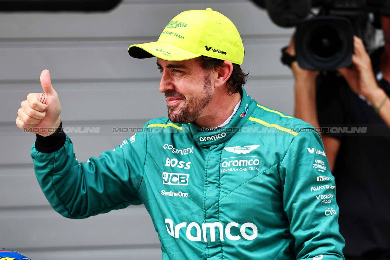 GP CINA, Fernando Alonso (ESP) Aston Martin F1 Team celebrates his third position in qualifying parc ferme.

20.04.2024. Formula 1 World Championship, Rd 5, Chinese Grand Prix, Shanghai, China, Sprint e Qualifiche Day.

- www.xpbimages.com, EMail: requests@xpbimages.com © Copyright: Batchelor / XPB Images