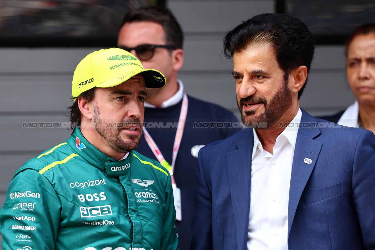 GP CINA, (L to R): Fernando Alonso (ESP) Aston Martin F1 Team with Mohammed Bin Sulayem (UAE) FIA President in qualifying parc ferme.

20.04.2024. Formula 1 World Championship, Rd 5, Chinese Grand Prix, Shanghai, China, Sprint e Qualifiche Day.

- www.xpbimages.com, EMail: requests@xpbimages.com © Copyright: Batchelor / XPB Images