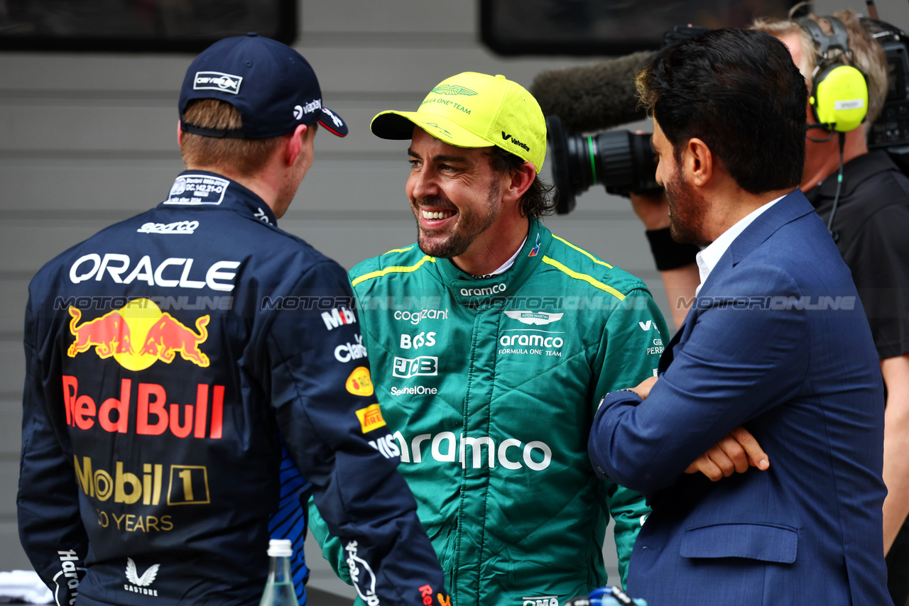 GP CINA, (L to R): Max Verstappen (NLD) Red Bull Racing with Fernando Alonso (ESP) Aston Martin F1 Team e Mohammed Bin Sulayem (UAE) FIA President in qualifying parc ferme.

20.04.2024. Formula 1 World Championship, Rd 5, Chinese Grand Prix, Shanghai, China, Sprint e Qualifiche Day.

- www.xpbimages.com, EMail: requests@xpbimages.com © Copyright: Batchelor / XPB Images