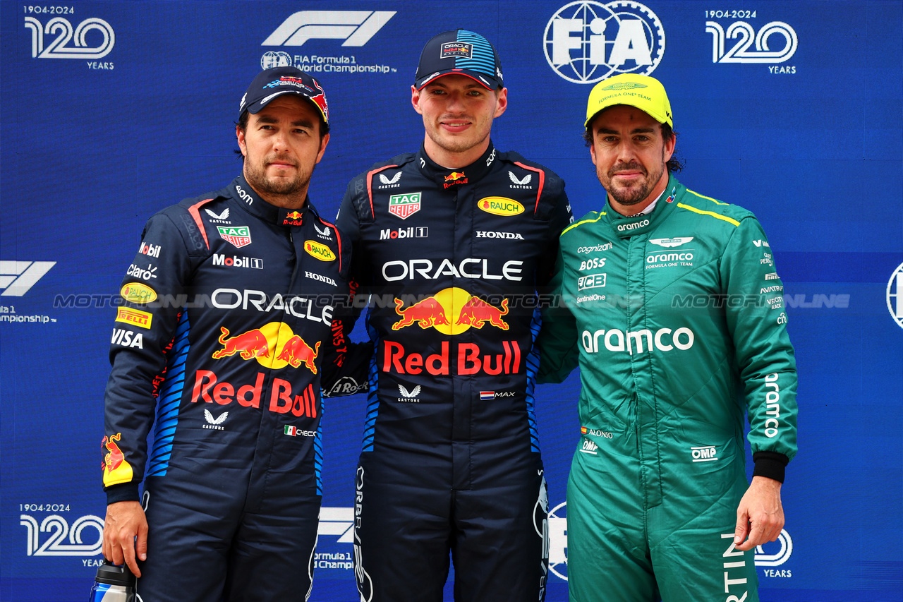 GP CINA, Qualifiche top three in parc ferme (L to R): Sergio Perez (MEX) Red Bull Racing, second; Max Verstappen (NLD) Red Bull Racing, pole position; Fernando Alonso (ESP) Aston Martin F1 Team, third.

20.04.2024. Formula 1 World Championship, Rd 5, Chinese Grand Prix, Shanghai, China, Sprint e Qualifiche Day.

- www.xpbimages.com, EMail: requests@xpbimages.com © Copyright: Batchelor / XPB Images