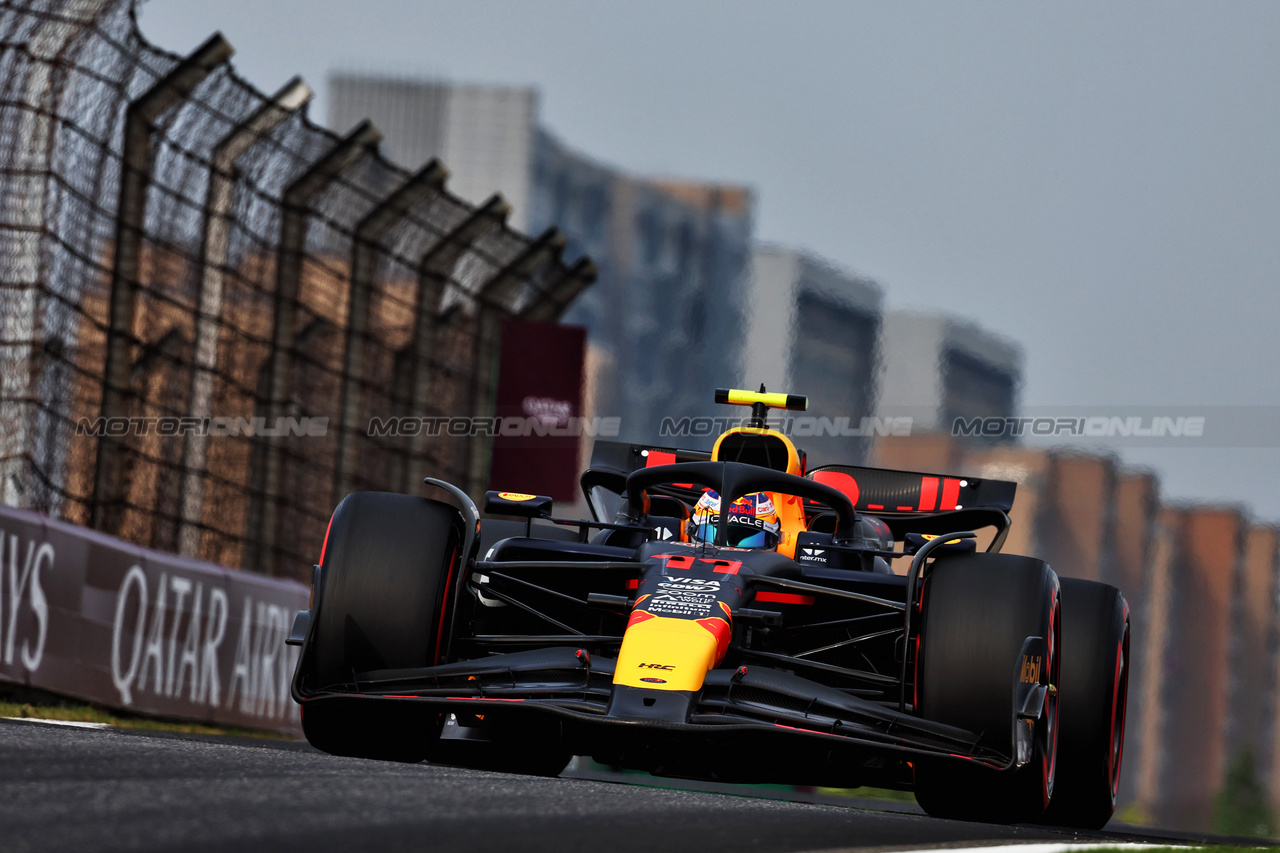 GP CINA, Sergio Perez (MEX) Red Bull Racing RB20.

20.04.2024. Formula 1 World Championship, Rd 5, Chinese Grand Prix, Shanghai, China, Sprint e Qualifiche Day.

- www.xpbimages.com, EMail: requests@xpbimages.com © Copyright: Batchelor / XPB Images