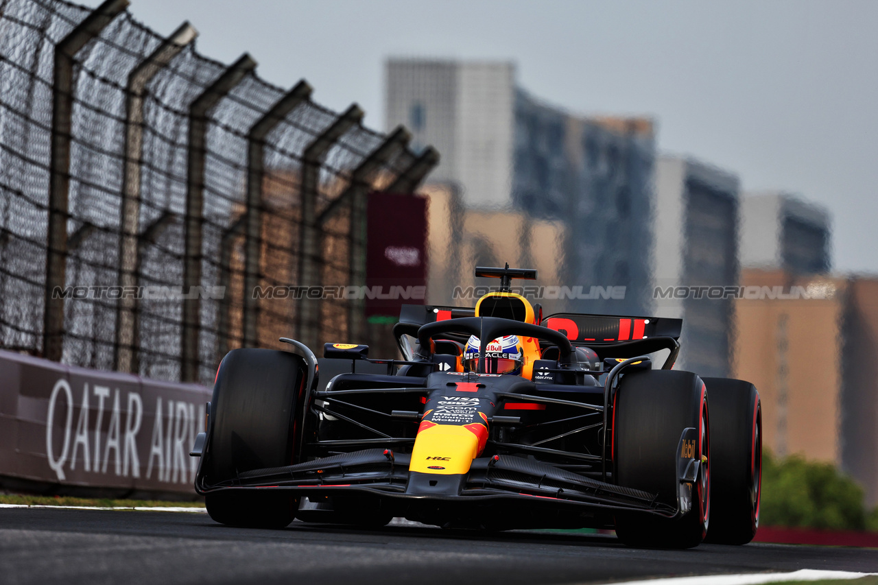 GP CINA, Max Verstappen (NLD) Red Bull Racing RB20.

20.04.2024. Formula 1 World Championship, Rd 5, Chinese Grand Prix, Shanghai, China, Sprint e Qualifiche Day.

- www.xpbimages.com, EMail: requests@xpbimages.com © Copyright: Batchelor / XPB Images