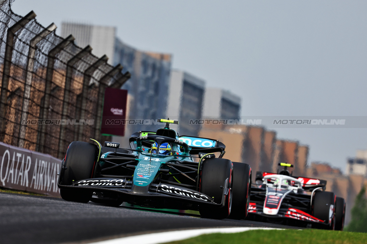 GP CINA, Fernando Alonso (ESP) Aston Martin F1 Team AMR24.

20.04.2024. Formula 1 World Championship, Rd 5, Chinese Grand Prix, Shanghai, China, Sprint e Qualifiche Day.

- www.xpbimages.com, EMail: requests@xpbimages.com © Copyright: Batchelor / XPB Images