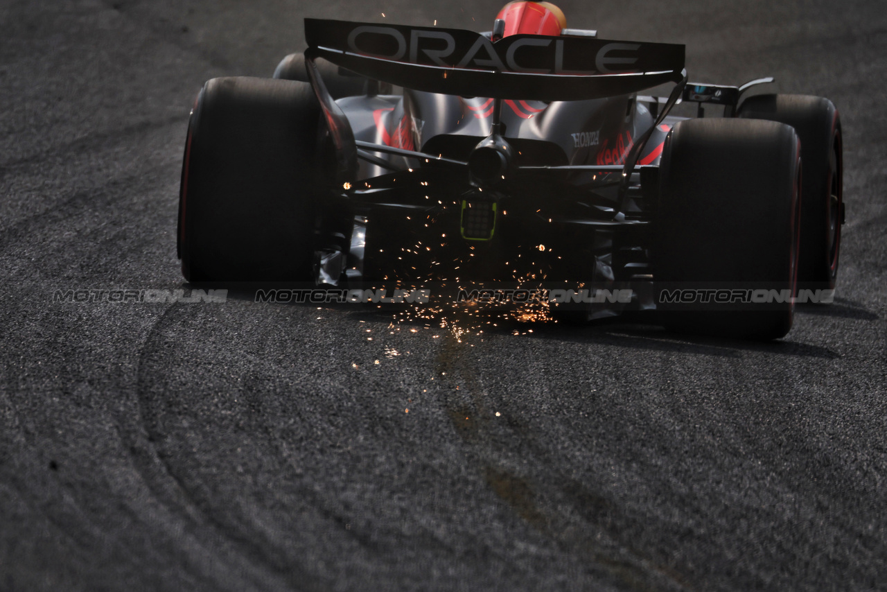 GP CINA, Max Verstappen (NLD) Red Bull Racing RB20 sends sparks flying.

20.04.2024. Formula 1 World Championship, Rd 5, Chinese Grand Prix, Shanghai, China, Sprint e Qualifiche Day.

 - www.xpbimages.com, EMail: requests@xpbimages.com © Copyright: Coates / XPB Images