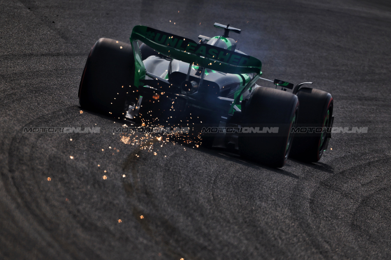 GP CINA, Valtteri Bottas (FIN) Sauber C44 sends sparks flying.

20.04.2024. Formula 1 World Championship, Rd 5, Chinese Grand Prix, Shanghai, China, Sprint e Qualifiche Day.

 - www.xpbimages.com, EMail: requests@xpbimages.com © Copyright: Coates / XPB Images