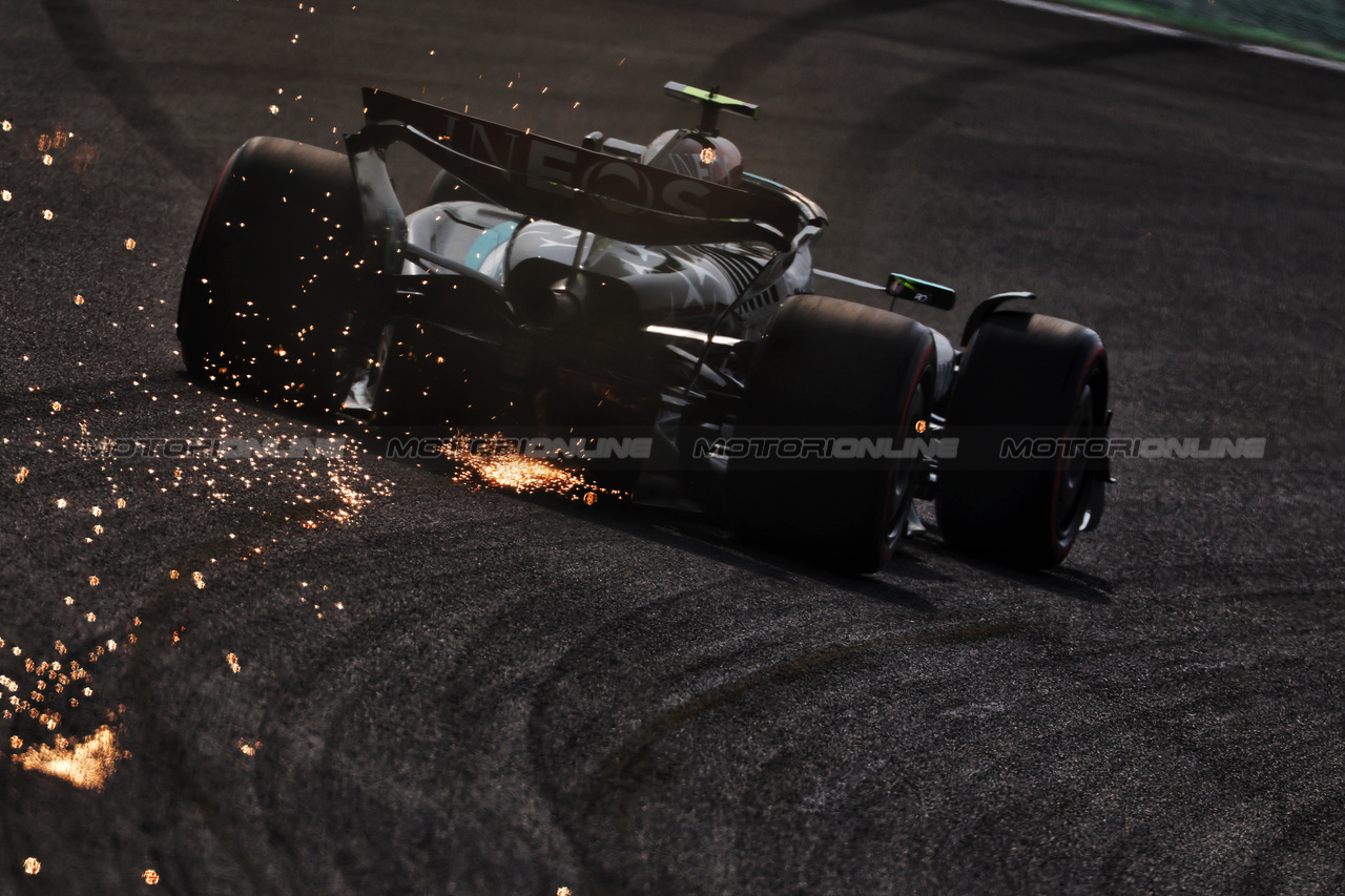 GP CINA, Lewis Hamilton (GBR) Mercedes AMG F1 W15 sends sparks flying.

20.04.2024. Formula 1 World Championship, Rd 5, Chinese Grand Prix, Shanghai, China, Sprint e Qualifiche Day.

 - www.xpbimages.com, EMail: requests@xpbimages.com © Copyright: Coates / XPB Images