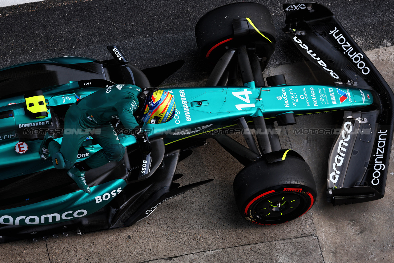 GP CINA, Fernando Alonso (ESP) Aston Martin F1 Team AMR24 in qualifying parc ferme.

20.04.2024. Formula 1 World Championship, Rd 5, Chinese Grand Prix, Shanghai, China, Sprint e Qualifiche Day.

 - www.xpbimages.com, EMail: requests@xpbimages.com © Copyright: Coates / XPB Images