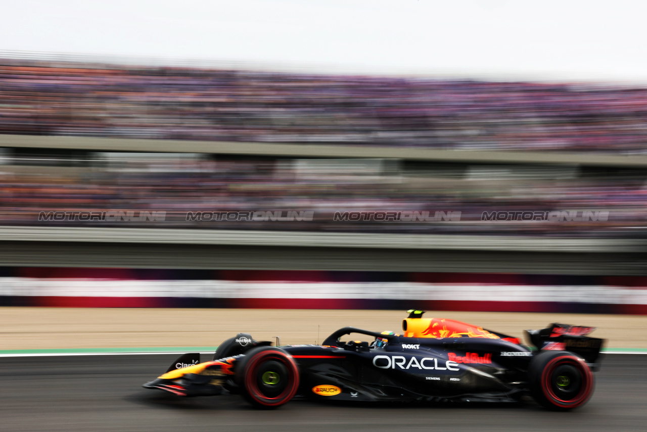 GP CINA, Sergio Perez (MEX) Red Bull Racing RB20.

20.04.2024. Formula 1 World Championship, Rd 5, Chinese Grand Prix, Shanghai, China, Sprint e Qualifiche Day.

- www.xpbimages.com, EMail: requests@xpbimages.com © Copyright: Rew / XPB Images