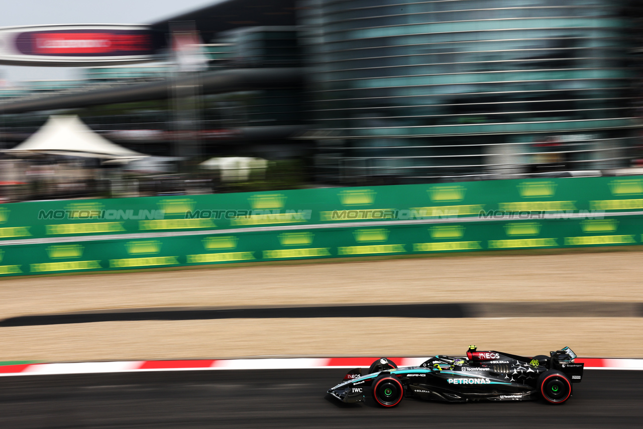 GP CINA, Lewis Hamilton (GBR) Mercedes AMG F1 W15.

20.04.2024. Formula 1 World Championship, Rd 5, Chinese Grand Prix, Shanghai, China, Sprint e Qualifiche Day.

- www.xpbimages.com, EMail: requests@xpbimages.com © Copyright: Rew / XPB Images