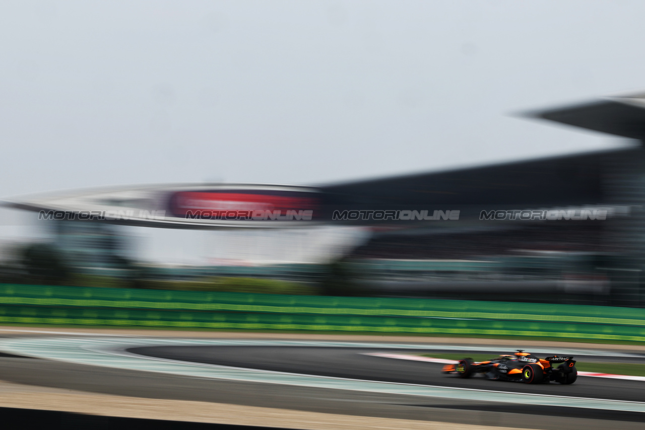 GP CINA, Oscar Piastri (AUS) McLaren MCL38.

20.04.2024. Formula 1 World Championship, Rd 5, Chinese Grand Prix, Shanghai, China, Sprint e Qualifiche Day.

- www.xpbimages.com, EMail: requests@xpbimages.com © Copyright: Rew / XPB Images