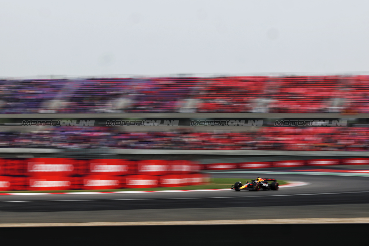 GP CINA, Max Verstappen (NLD) Red Bull Racing RB20.

20.04.2024. Formula 1 World Championship, Rd 5, Chinese Grand Prix, Shanghai, China, Sprint e Qualifiche Day.

- www.xpbimages.com, EMail: requests@xpbimages.com © Copyright: Rew / XPB Images