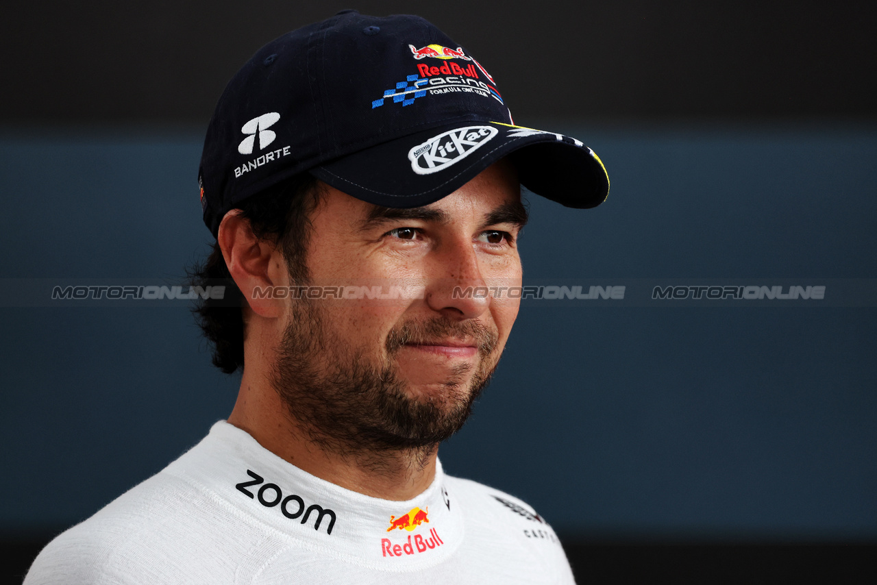 GP CINA, Sergio Perez (MEX) Red Bull Racing.

20.04.2024. Formula 1 World Championship, Rd 5, Chinese Grand Prix, Shanghai, China, Sprint e Qualifiche Day.

- www.xpbimages.com, EMail: requests@xpbimages.com © Copyright: Rew / XPB Images