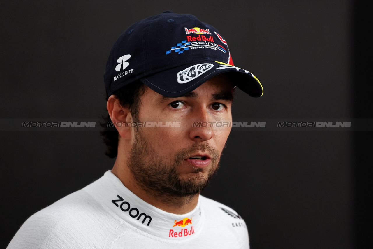 GP CINA, Sergio Perez (MEX) Red Bull Racing.

20.04.2024. Formula 1 World Championship, Rd 5, Chinese Grand Prix, Shanghai, China, Sprint e Qualifiche Day.

- www.xpbimages.com, EMail: requests@xpbimages.com © Copyright: Rew / XPB Images