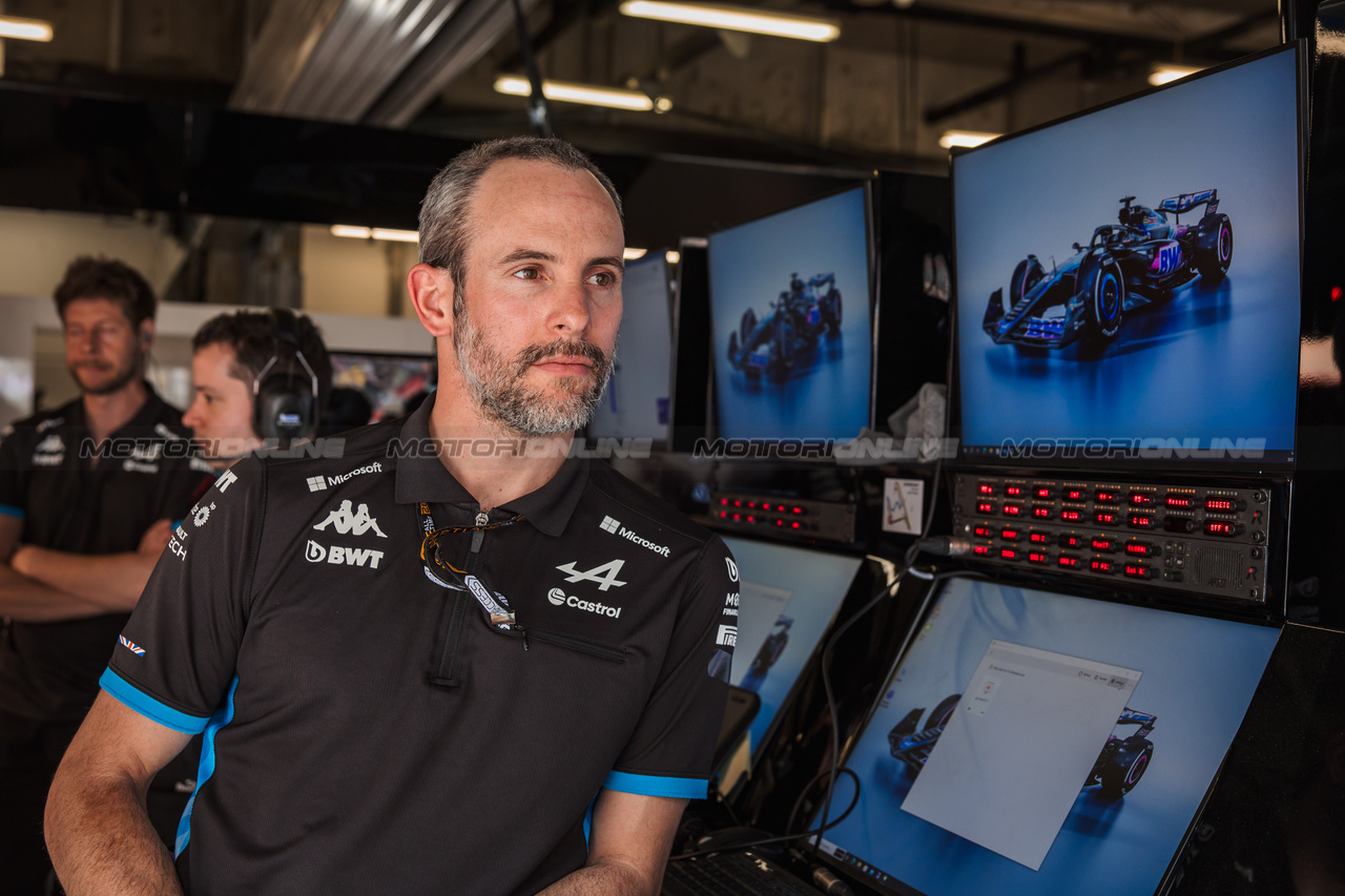 GP CINA, John Howard (GBR) Alpine F1 Team Gara Engineer.

20.04.2024. Formula 1 World Championship, Rd 5, Chinese Grand Prix, Shanghai, China, Sprint e Qualifiche Day.

- www.xpbimages.com, EMail: requests@xpbimages.com © Copyright: Bearne / XPB Images