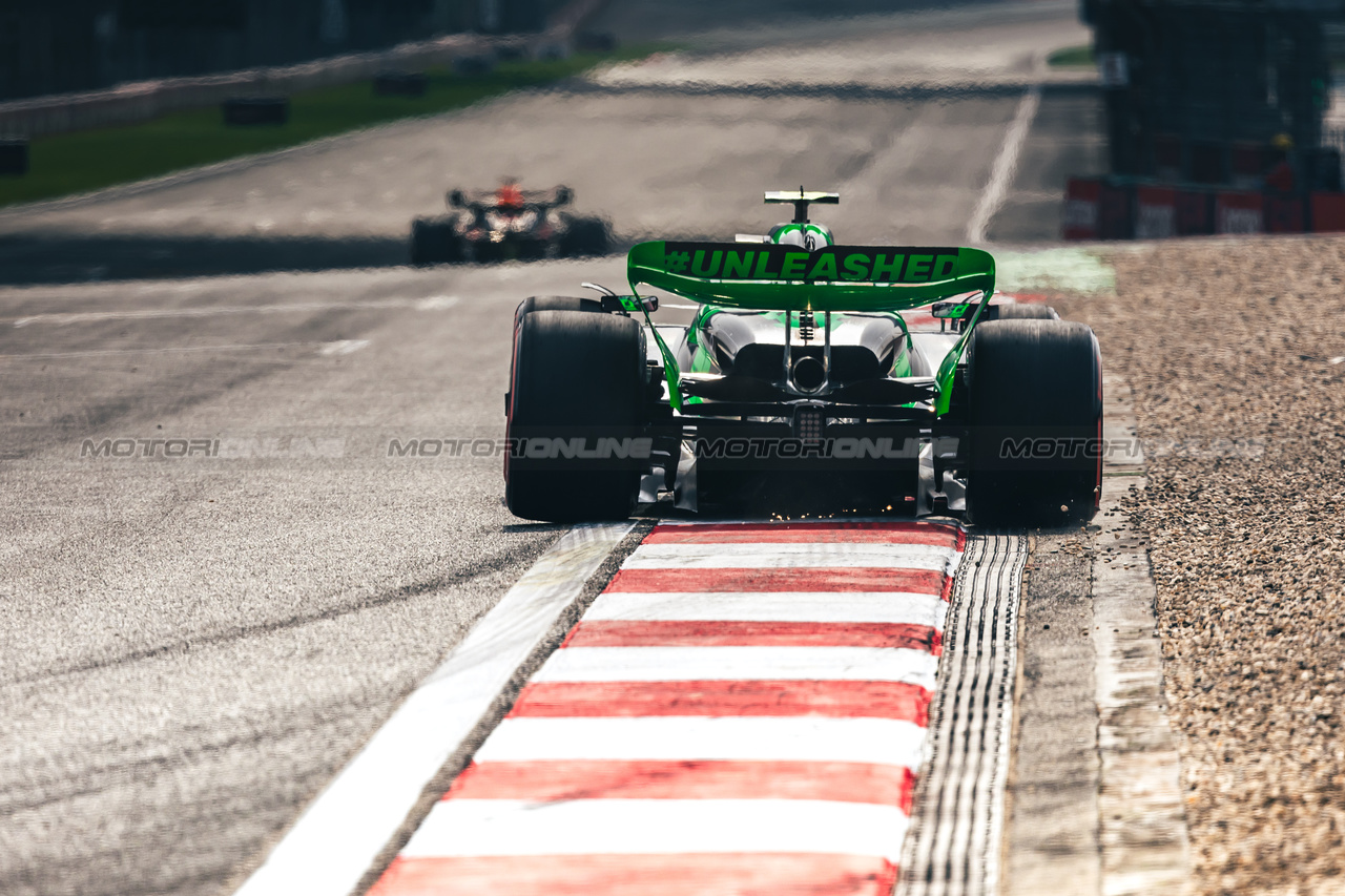 GP CINA, Zhou Guanyu (CHN) Sauber C44.

20.04.2024. Formula 1 World Championship, Rd 5, Chinese Grand Prix, Shanghai, China, Sprint e Qualifiche Day.

- www.xpbimages.com, EMail: requests@xpbimages.com © Copyright: Bearne / XPB Images