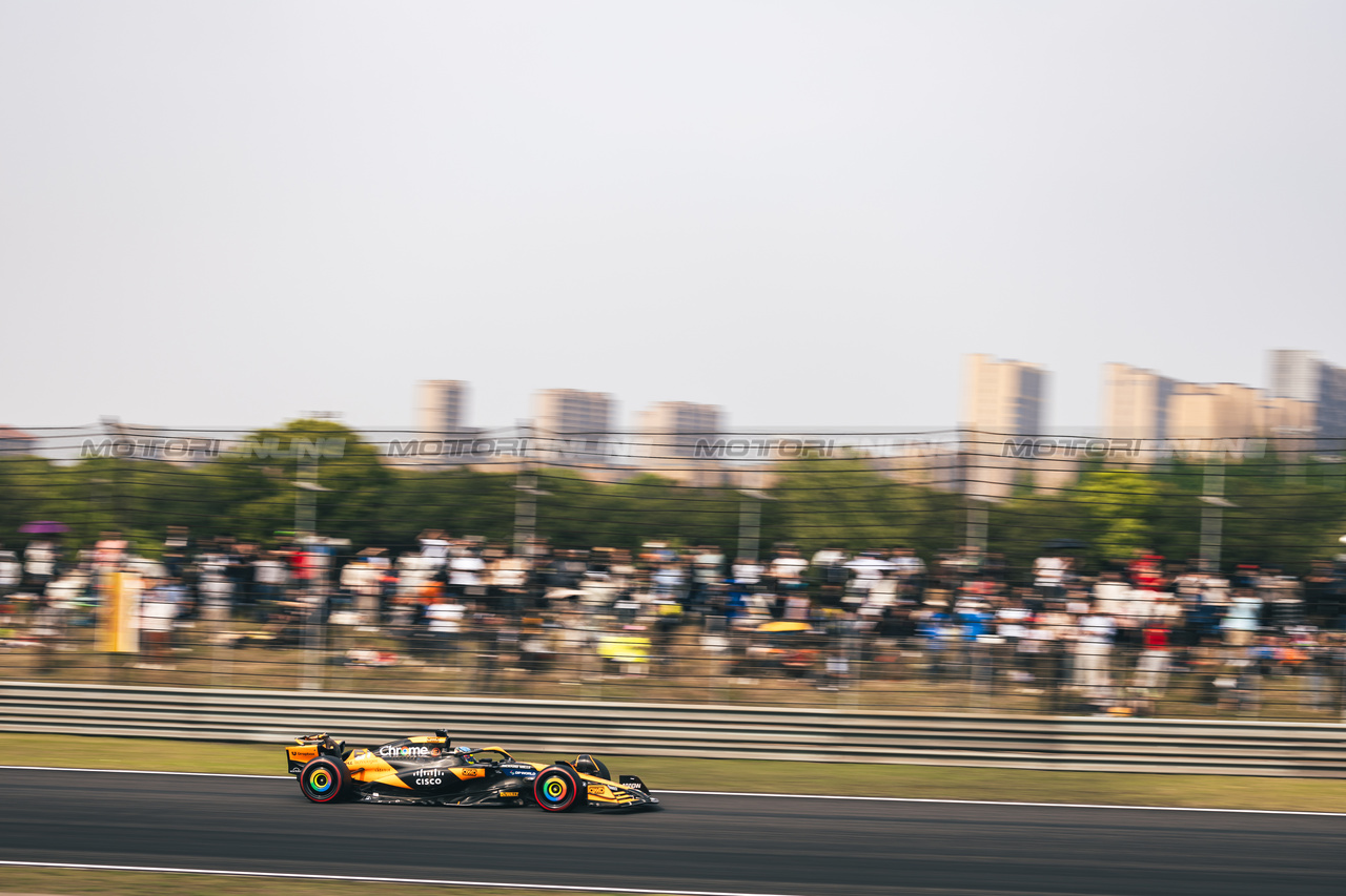 GP CINA, Oscar Piastri (AUS) McLaren MCL38.

20.04.2024. Formula 1 World Championship, Rd 5, Chinese Grand Prix, Shanghai, China, Sprint e Qualifiche Day.

- www.xpbimages.com, EMail: requests@xpbimages.com © Copyright: Bearne / XPB Images