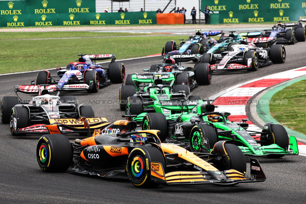 GP CINA, Oscar Piastri (AUS) McLaren MCL38 at the partenza of Sprint.

20.04.2024. Formula 1 World Championship, Rd 5, Chinese Grand Prix, Shanghai, China, Sprint e Qualifiche Day.

- www.xpbimages.com, EMail: requests@xpbimages.com © Copyright: Bearne / XPB Images