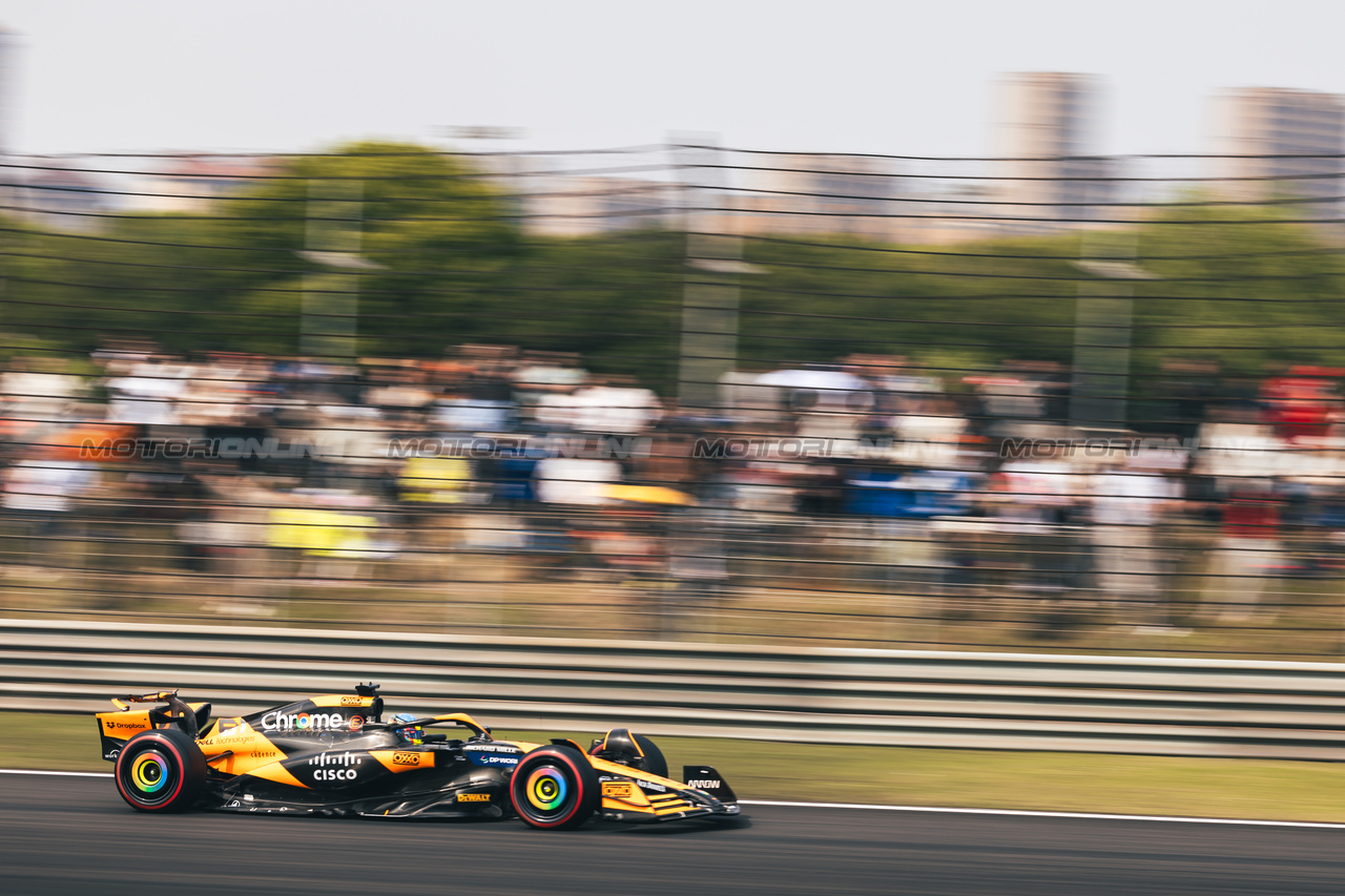 GP CINA, Oscar Piastri (AUS) McLaren MCL38.

20.04.2024. Formula 1 World Championship, Rd 5, Chinese Grand Prix, Shanghai, China, Sprint e Qualifiche Day.

- www.xpbimages.com, EMail: requests@xpbimages.com © Copyright: Bearne / XPB Images