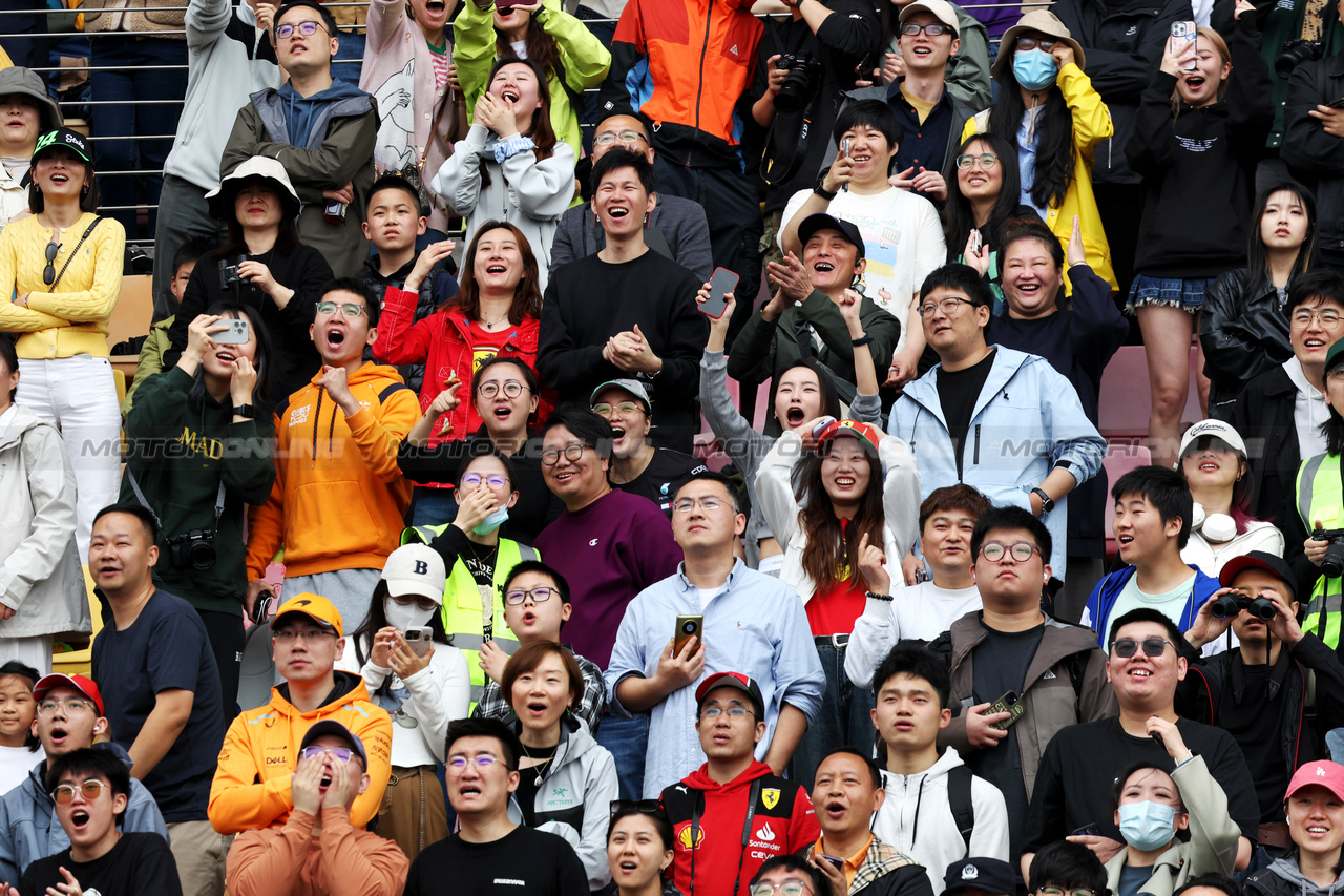 GP CINA, Circuit Atmosfera - fans in the grandstand.

20.04.2024. Formula 1 World Championship, Rd 5, Chinese Grand Prix, Shanghai, China, Sprint e Qualifiche Day.

- www.xpbimages.com, EMail: requests@xpbimages.com © Copyright: Bearne / XPB Images