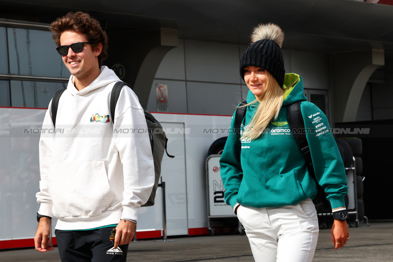 GP CINA, (L to R): Felipe Drugovich (BRA) Aston Martin F1 Team AMR24, Reserve e Development Programme Driver with Jessica Hawkins (GBR) Aston Martin F1 Team Driver Ambassador / F1 Academy Head of Racing.

19.04.2024. Formula 1 World Championship, Rd 5, Chinese Grand Prix, Shanghai, China, Sprint Qualifiche Day.

- www.xpbimages.com, EMail: requests@xpbimages.com © Copyright: Batchelor / XPB Images