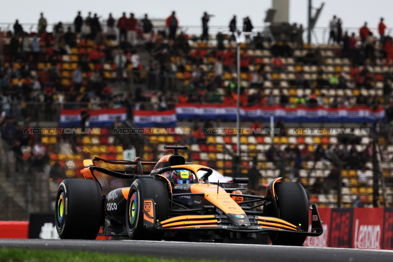 GP CINA, Oscar Piastri (AUS) McLaren MCL38.

19.04.2024. Formula 1 World Championship, Rd 5, Chinese Grand Prix, Shanghai, China, Sprint Qualifiche Day.

- www.xpbimages.com, EMail: requests@xpbimages.com © Copyright: Bearne / XPB Images