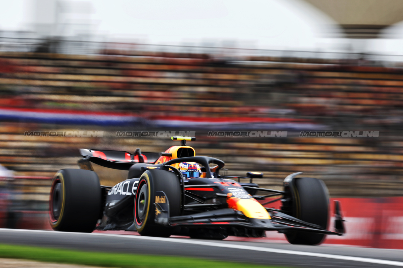 GP CINA, Sergio Perez (MEX) Red Bull Racing RB20.

19.04.2024. Formula 1 World Championship, Rd 5, Chinese Grand Prix, Shanghai, China, Sprint Qualifiche Day.

- www.xpbimages.com, EMail: requests@xpbimages.com © Copyright: Bearne / XPB Images