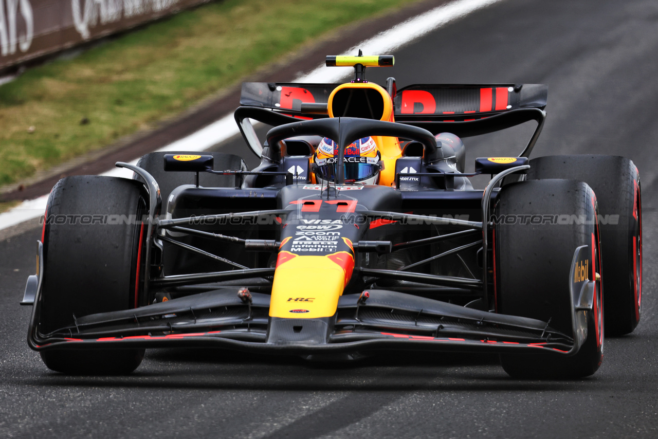 GP CINA, Sergio Perez (MEX) Red Bull Racing RB20.

19.04.2024. Formula 1 World Championship, Rd 5, Chinese Grand Prix, Shanghai, China, Sprint Qualifiche Day.

- www.xpbimages.com, EMail: requests@xpbimages.com © Copyright: Bearne / XPB Images