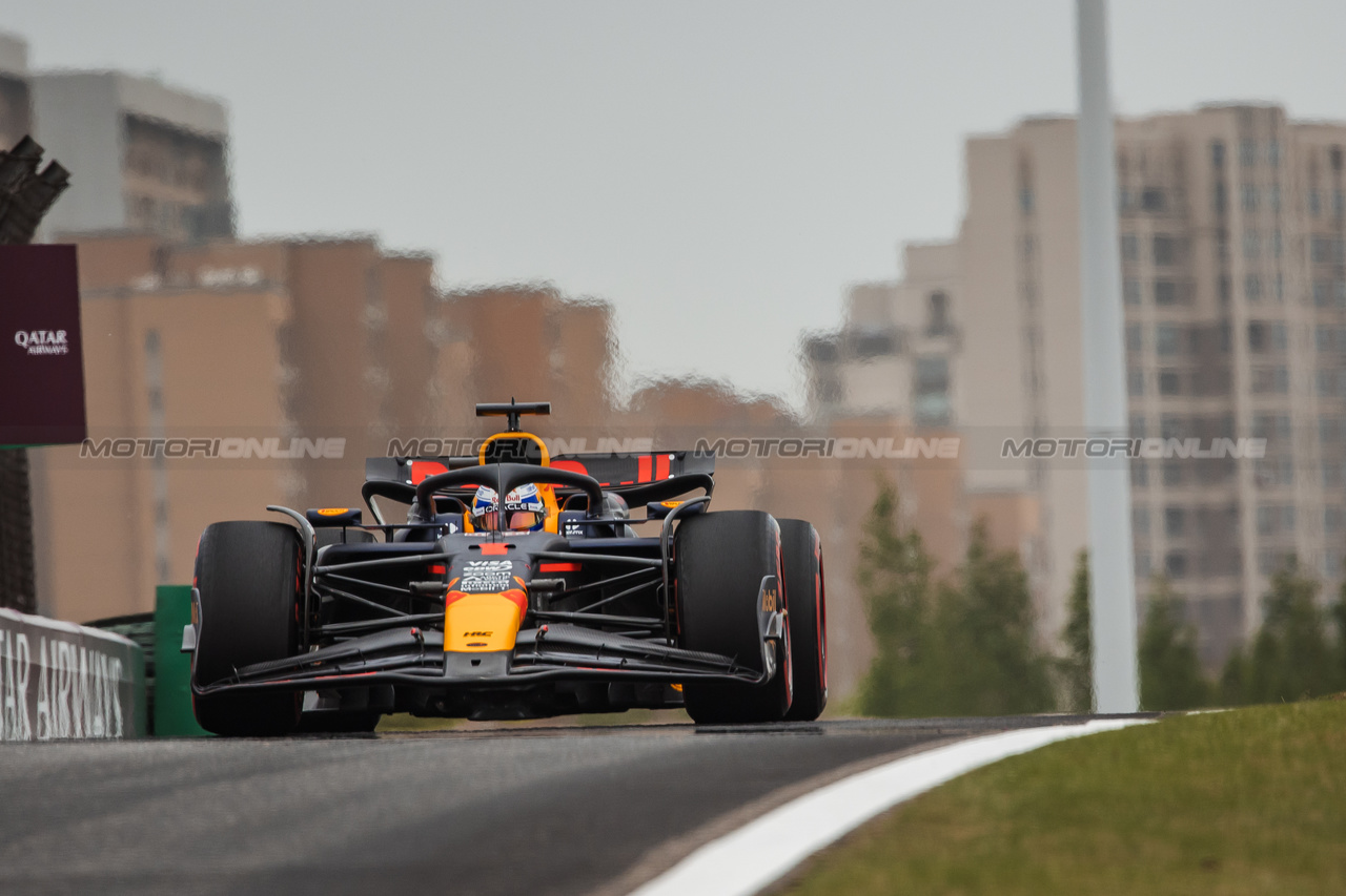 GP CINA, Max Verstappen (NLD) Red Bull Racing RB20.

19.04.2024. Formula 1 World Championship, Rd 5, Chinese Grand Prix, Shanghai, China, Sprint Qualifiche Day.

- www.xpbimages.com, EMail: requests@xpbimages.com © Copyright: Bearne / XPB Images