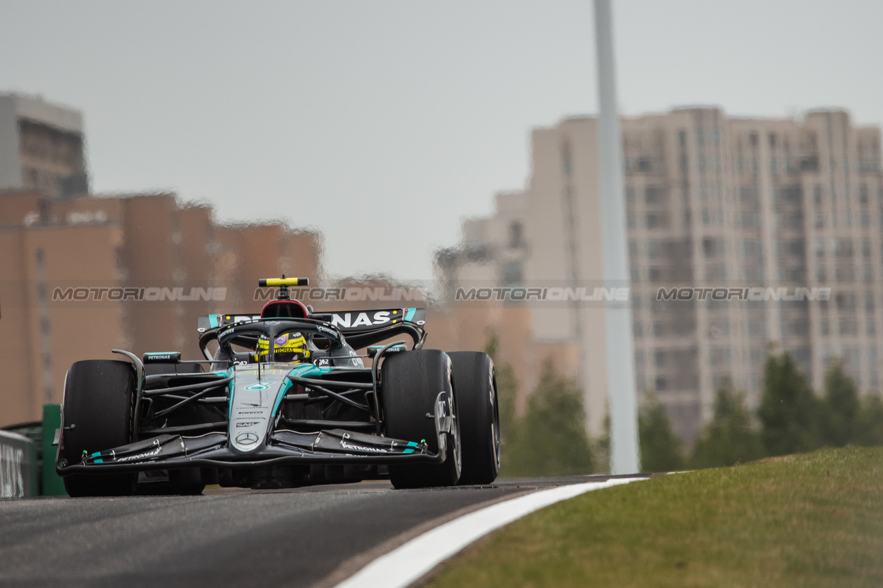 GP CINA, Lewis Hamilton (GBR) Mercedes AMG F1 W15.

19.04.2024. Formula 1 World Championship, Rd 5, Chinese Grand Prix, Shanghai, China, Sprint Qualifiche Day.

- www.xpbimages.com, EMail: requests@xpbimages.com © Copyright: Bearne / XPB Images