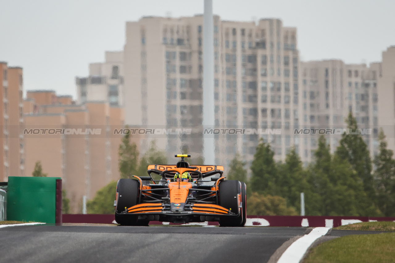 GP CINA, Lando Norris (GBR) McLaren MCL38.

19.04.2024. Formula 1 World Championship, Rd 5, Chinese Grand Prix, Shanghai, China, Sprint Qualifiche Day.

- www.xpbimages.com, EMail: requests@xpbimages.com © Copyright: Bearne / XPB Images