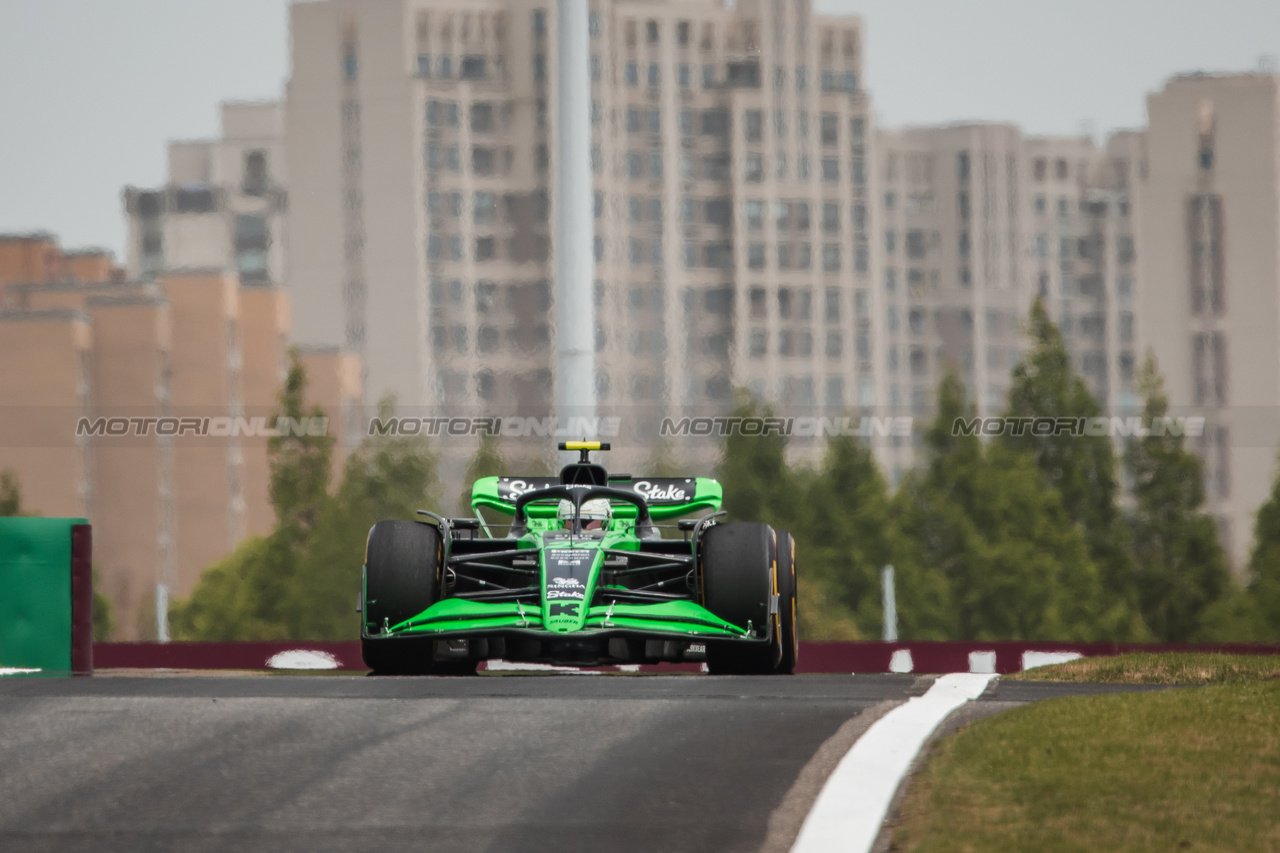 GP CINA, Zhou Guanyu (CHN) Sauber C44.

19.04.2024. Formula 1 World Championship, Rd 5, Chinese Grand Prix, Shanghai, China, Sprint Qualifiche Day.

- www.xpbimages.com, EMail: requests@xpbimages.com © Copyright: Bearne / XPB Images