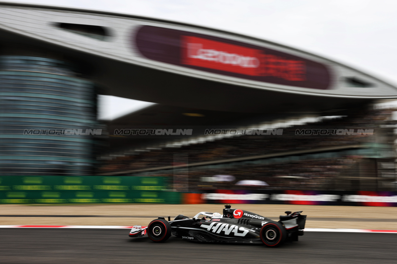 GP CINA, Kevin Magnussen (DEN) Haas VF-24.

19.04.2024. Formula 1 World Championship, Rd 5, Chinese Grand Prix, Shanghai, China, Sprint Qualifiche Day.

- www.xpbimages.com, EMail: requests@xpbimages.com © Copyright: Rew / XPB Images