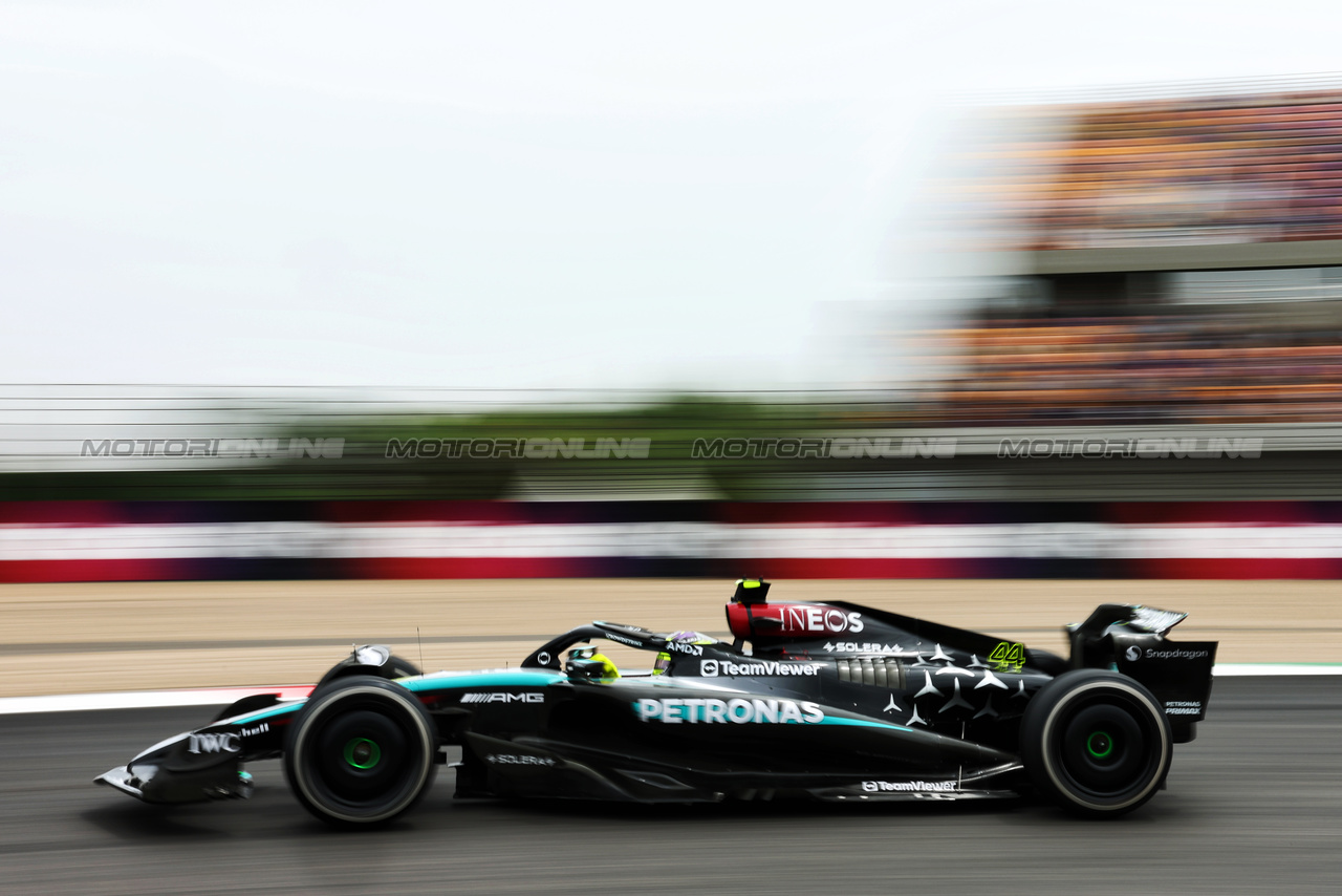 GP CINA, Lewis Hamilton (GBR) Mercedes AMG F1 W15.

19.04.2024. Formula 1 World Championship, Rd 5, Chinese Grand Prix, Shanghai, China, Sprint Qualifiche Day.

- www.xpbimages.com, EMail: requests@xpbimages.com © Copyright: Rew / XPB Images