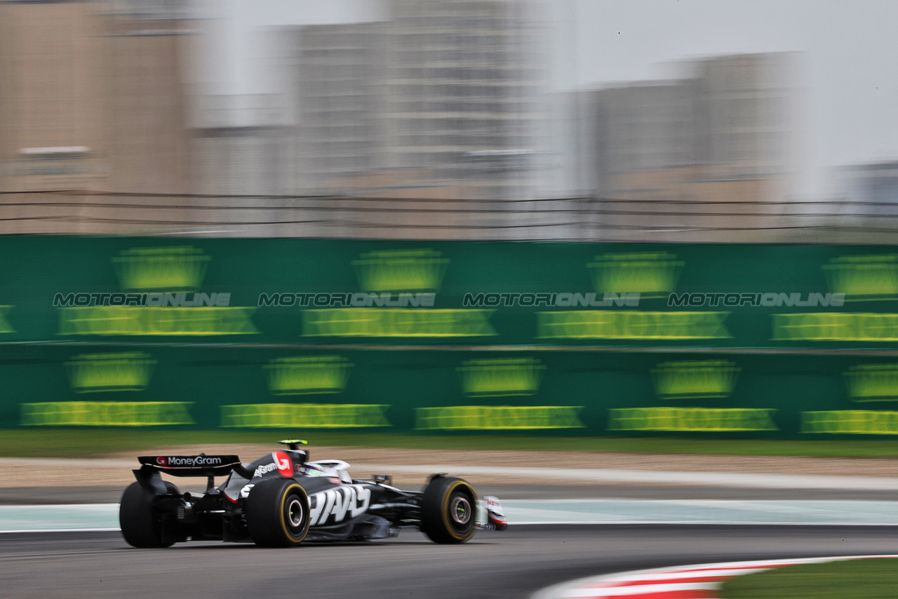 GP CINA, Nico Hulkenberg (GER) Haas VF-24.

19.04.2024. Formula 1 World Championship, Rd 5, Chinese Grand Prix, Shanghai, China, Sprint Qualifiche Day.

- www.xpbimages.com, EMail: requests@xpbimages.com © Copyright: Rew / XPB Images